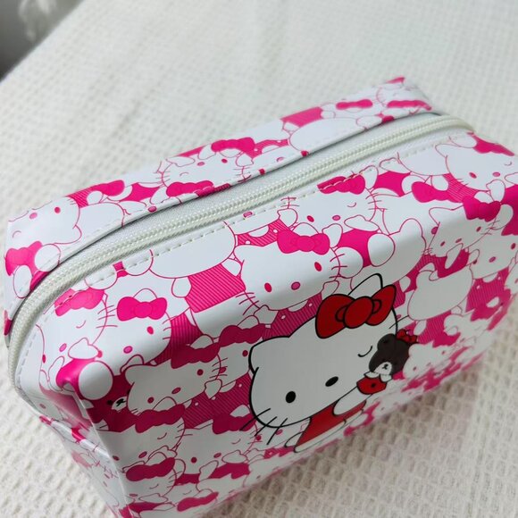 471  HelloKitty Portable Handheld Organizer Cosmetic Bag - Picture 3 of 6